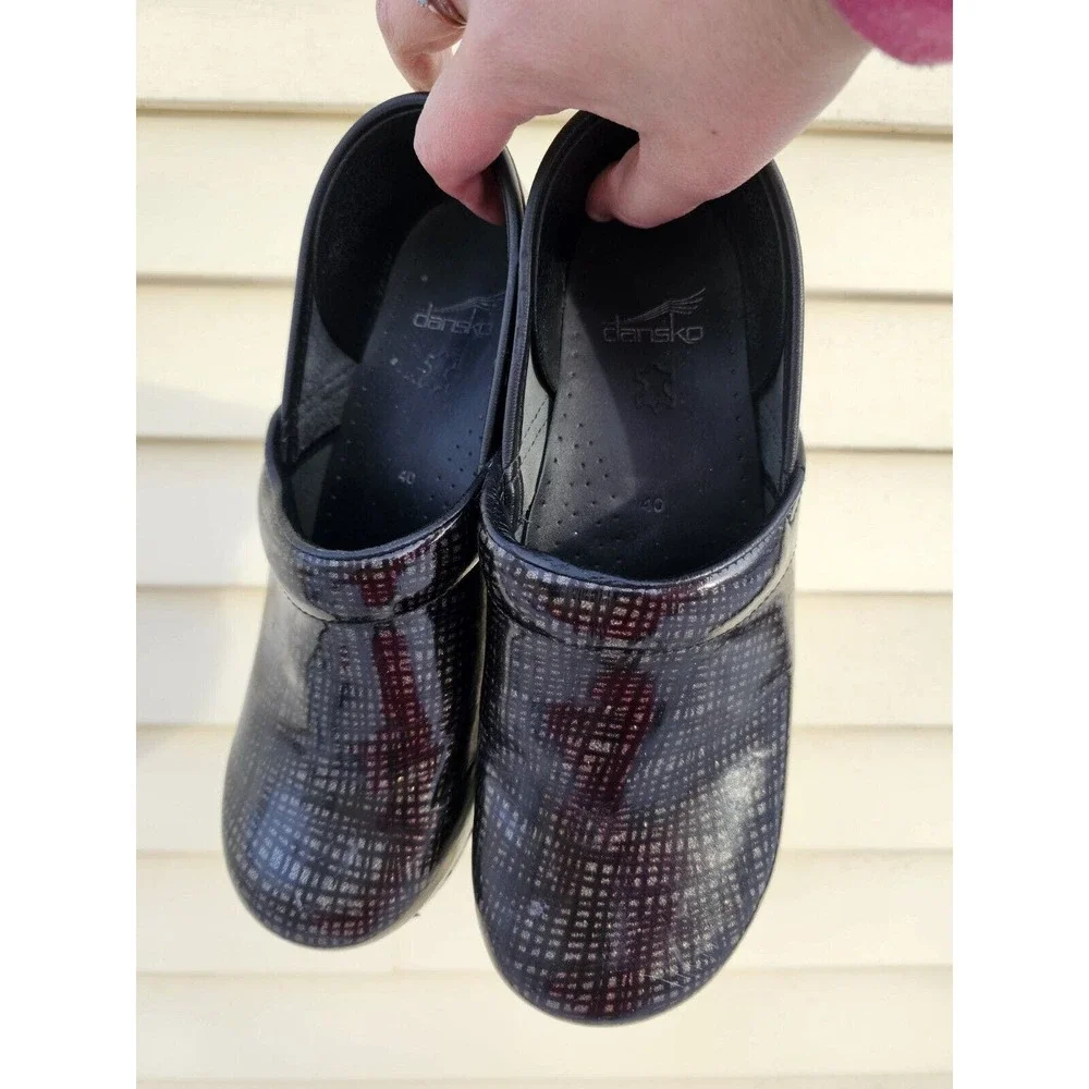 Dansko Pro Silver and Black Crisscross Split-Shoe Size 40 9.5-10‎